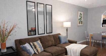 Near NAS JAX Easy I-95 Quiet, Work - Ready Stay w/Parking