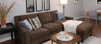 Near NAS JAX Easy I-95 Quiet, Work - Ready Stay w/Parking