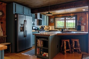 ثلاجة، ميكروويف، فرن، موقد طهي مسطح