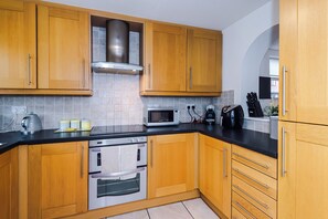 Private kitchen - Spacious 3 Bedroom Home in Westhoughton (Westhoughton)