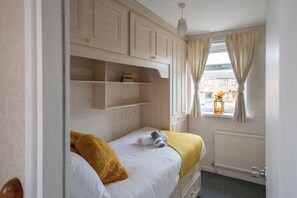 Free WiFi - Spacious 3 Bedroom Home in Westhoughton (Westhoughton)