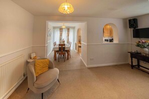 Living area - Spacious 3 Bedroom Home in Westhoughton (Westhoughton)