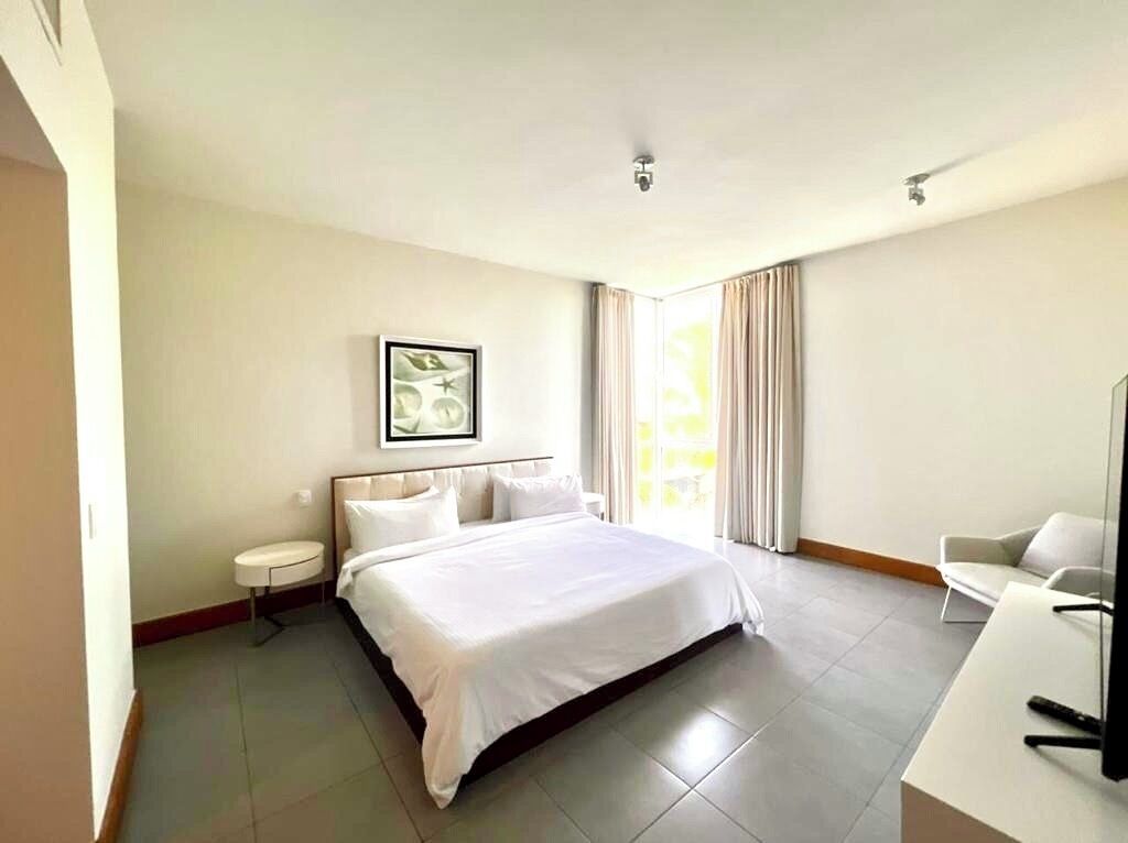 Skrivebord, strykejern/-brett, wi-fi (inkludert) og sengetøy