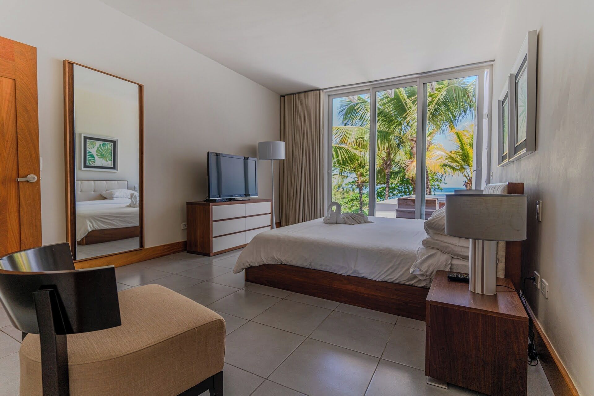 4 bedrooms, desk, iron/ironing board, free WiFi