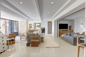 Living area - Stylish 4-Bedroom Design Villa with Pool, Gym & Open Valley Views – Côte d’Azur (Le Tignet)