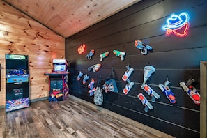 Games room - Family Cabin with Fire Pit, Sauna & Mini Golf! (Sevierville)