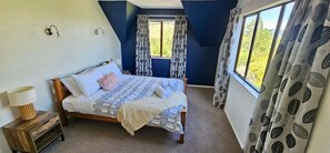 Desk, WiFi, bed sheets