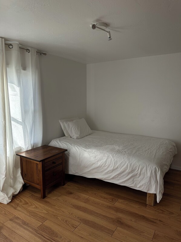 1 bedroom, Internet, bed sheets - Welcome to our countryside retreat. (Quesnel)