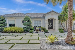 Exterior - House Pool Relax and Comfort. (Hialeah)