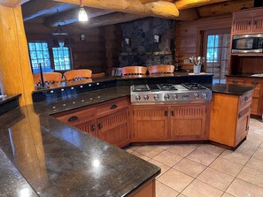 Private kitchen - Fireside Lodge. A Fantastic 5-bedroom log home in Carrabassett Valley. (Carrabassett Valley)