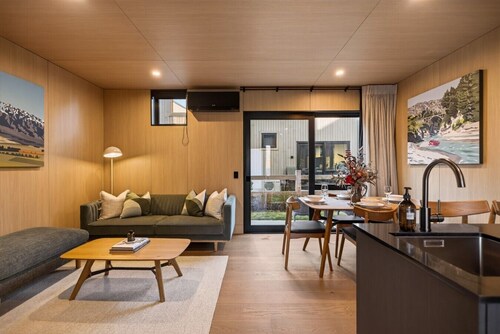 Cosy Peak Retreat with Remarkable Mountain View
