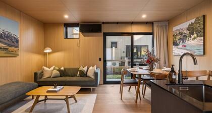 Cosy Peak Retreat with Remarkable Mountain View
