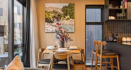 Cosy Peak Retreat with Remarkable Mountain View