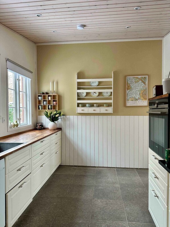 Réfrigérateur, four, plaque de cuisson, lave-vaisselle