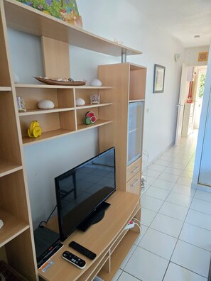 Interior - Front de Mer : Quiet studio, Secure parking (Le Moule)
