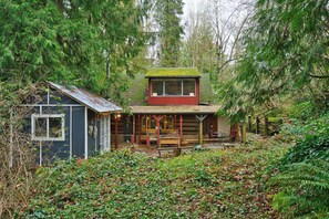 Exterior - Boho Forest Cabin Retreat Near the City! (Portland)
