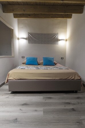 1 bedroom, WiFi, bed sheets - Daenerys Loft Old Town Alghero (Alghero)