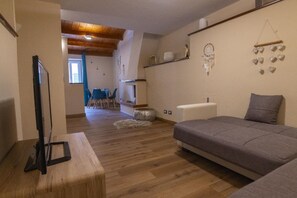 TV - Daenerys Loft Old Town Alghero (Alghero)