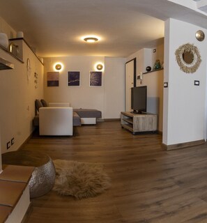 TV - Daenerys Loft Old Town Alghero (Alghero)