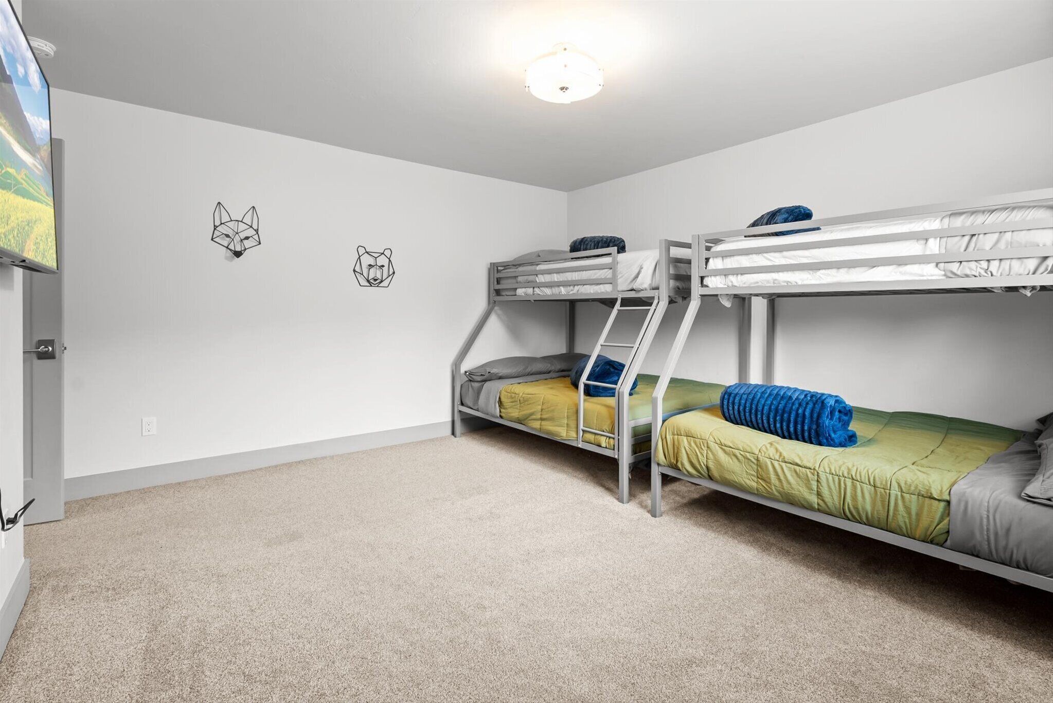 4 bedrooms, desk, free WiFi, bed sheets