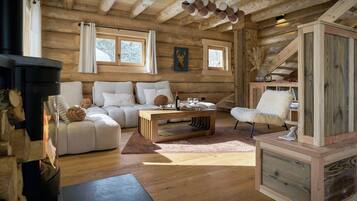 Televisie en een open haard