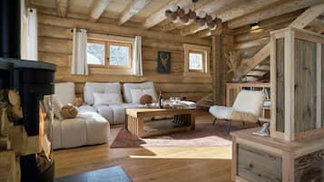 Televisie en een open haard