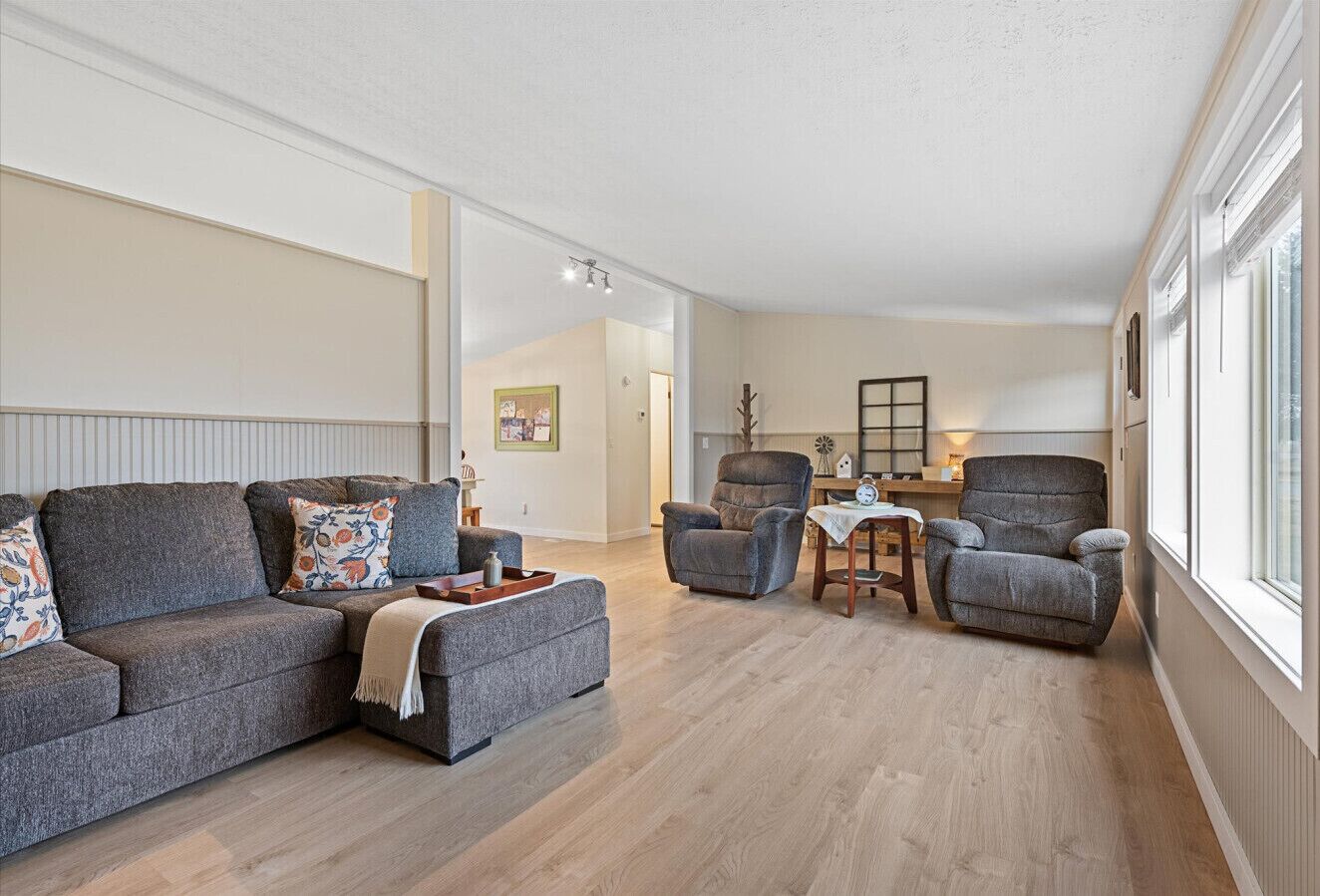 Een smart-tv en boeken