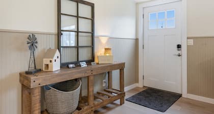 Broadway Place, Cozy! 3 Brdm, 2 Bath Home, Near Churchill School Concerts!