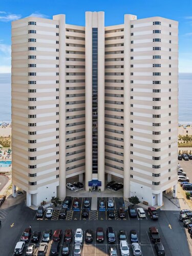  Oceanfront Oasis at Atlantis – Steps to Sand, Pool & Fun