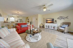 TV, stereo - Stay Ten Doors Down! (Panama City Beach)