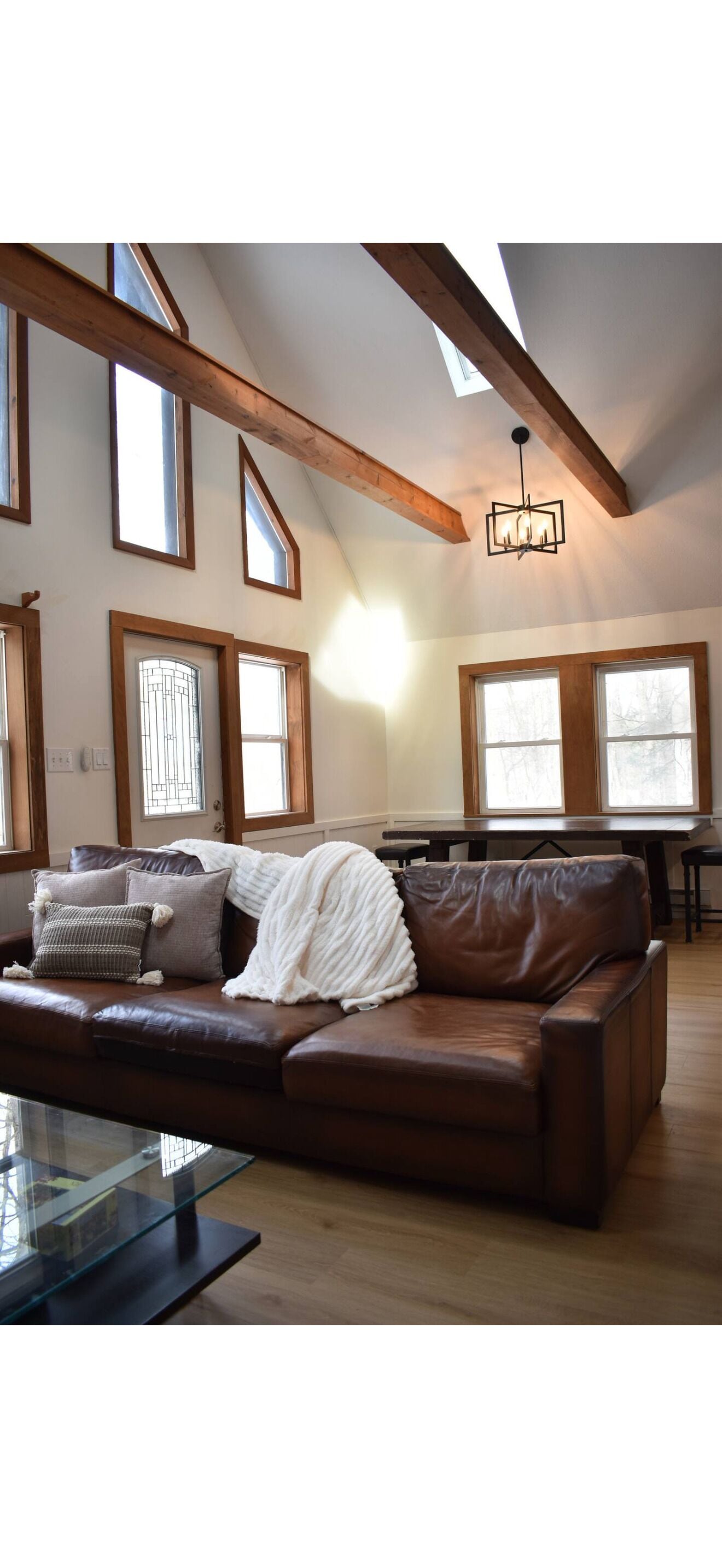 Smart TV, books, stereo