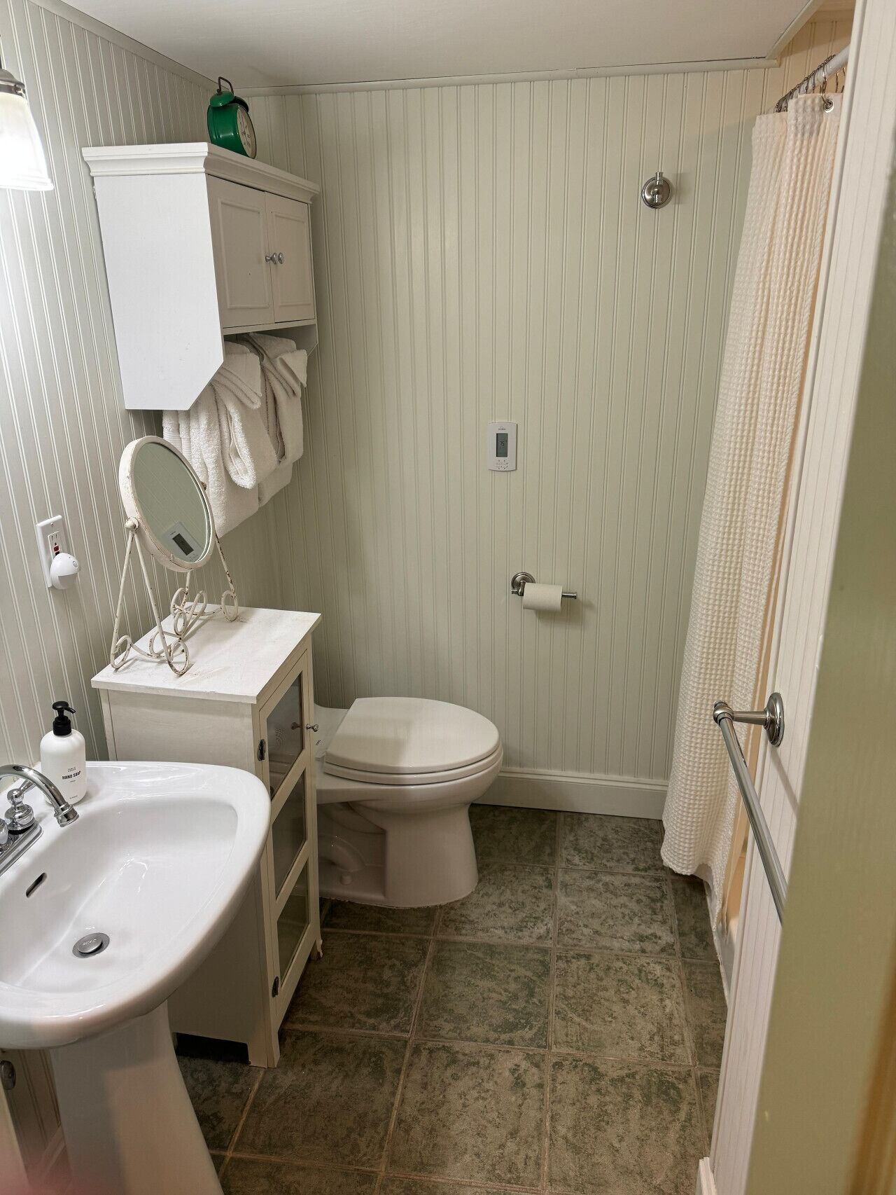 Sèche-cheveux, serviettes fournies