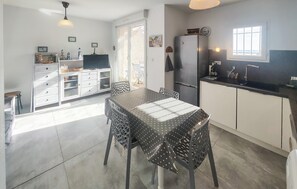 Fridge, microwave, oven, dishwasher - 2 bedroom lovely apartment in Fleury d'Aude (Fleury d'Aude)