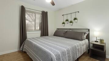 3 chambres, fer et planche à repasser, Wi-Fi, draps fournis