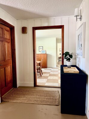 Interior - Mango House 2 bedroom- less than 1 mile to downtown Eau Gallie Arts District! (Melbourne)