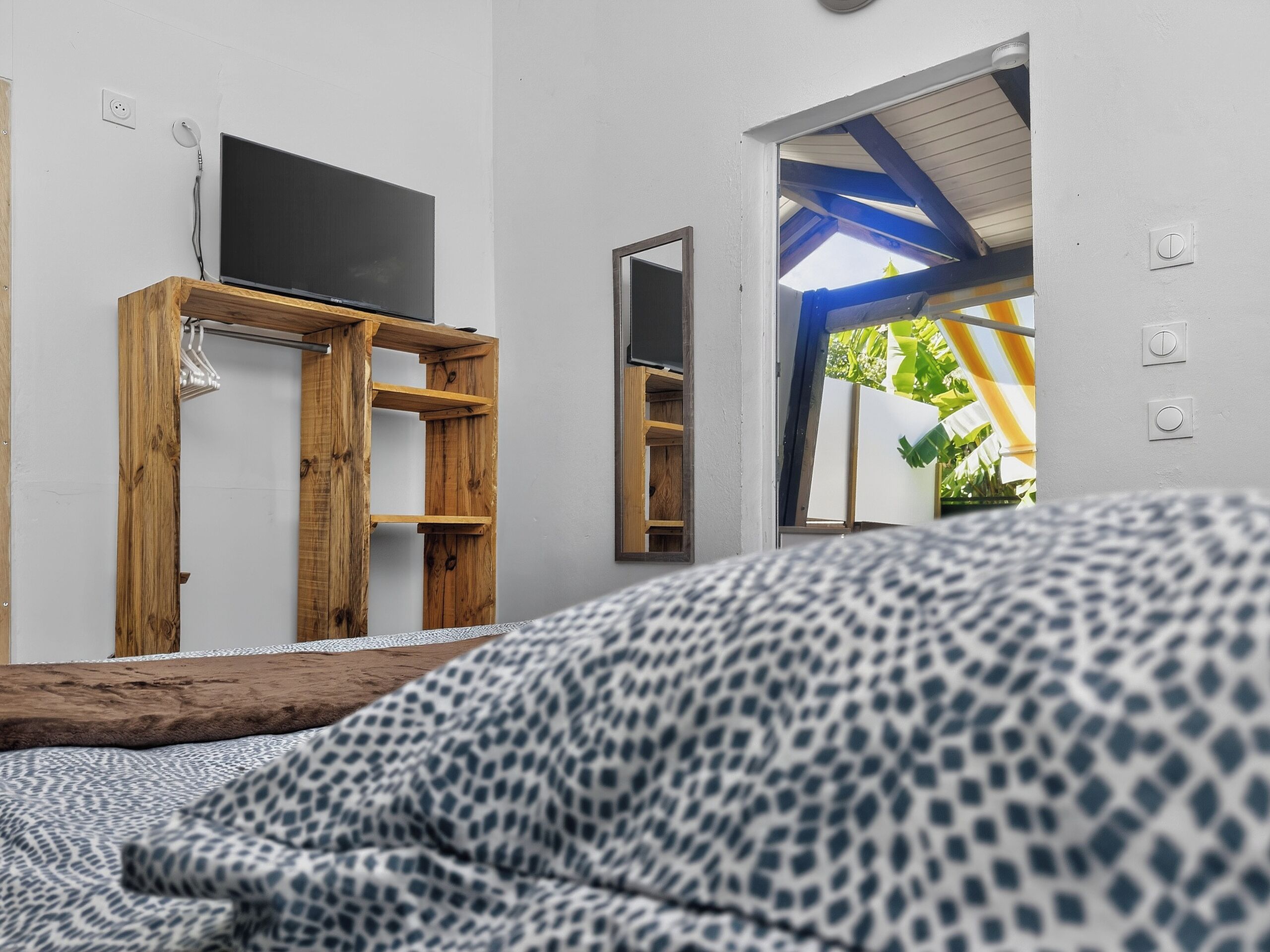 Bungalow, balcon | Espace de travail pour ordinateur portable, fer et planche à repasser