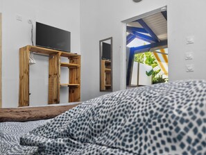 Bungalow, balkong | Skrivebord for bærbar PC, strykejern/-brett og wi-fi (inkludert)