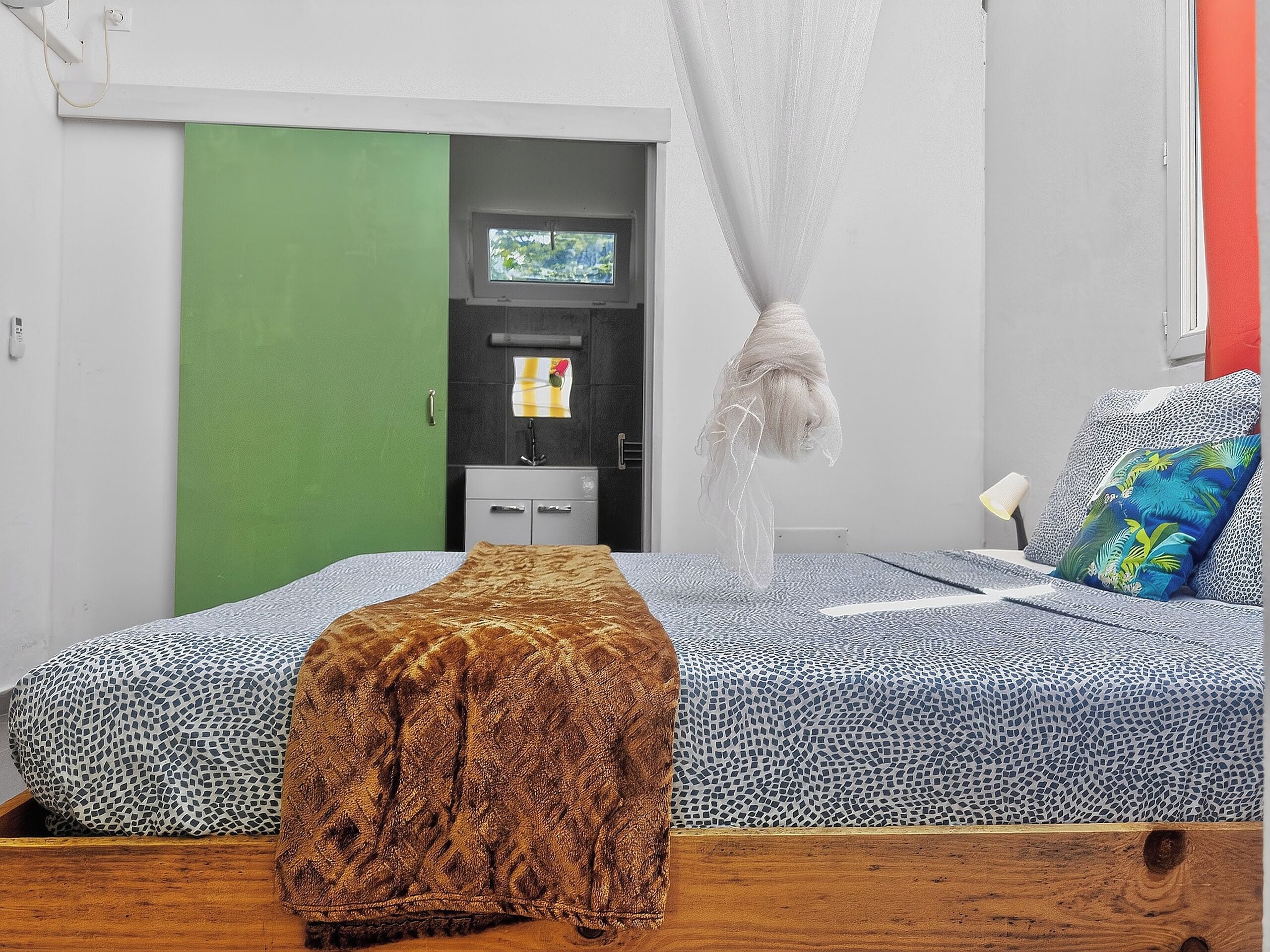 Bungalow, Balcony | Laptop workspace, iron/ironing board, free WiFi