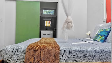 Bungalow, Balcony | Laptop workspace, iron/ironing board, free WiFi