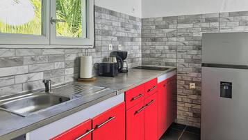 Bungalow, Balcony | Dapur peribadi | Peti sejuk, ketuhar gelombang mikro, dapur