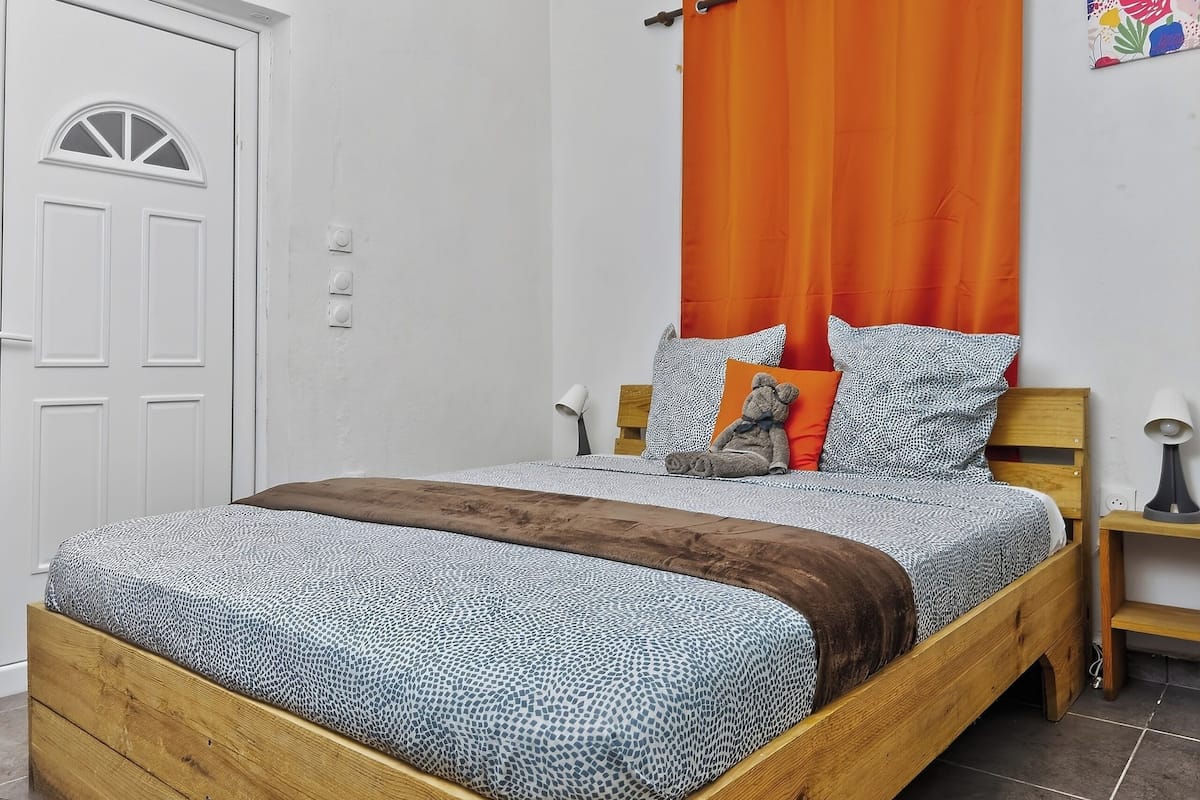 Bungalow, balcon | Espace de travail pour ordinateur portable, fer et planche à repasser