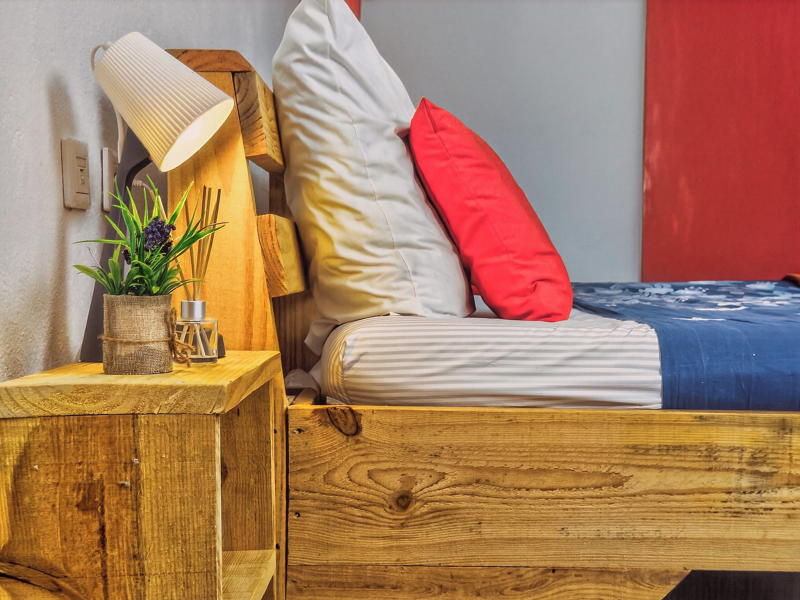 Bungalow, balcon | Espace de travail pour ordinateur portable, fer et planche à repasser