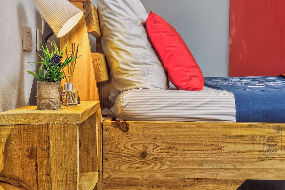 Bungalow, balcon | Espace de travail pour ordinateur portable, fer et planche à repasser