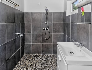 Bungalow, Balcony | Bathroom | Shower, hair dryer, towels, soap - TERAKOTA Village Créole jacuzzis-plage (Deshaies)
