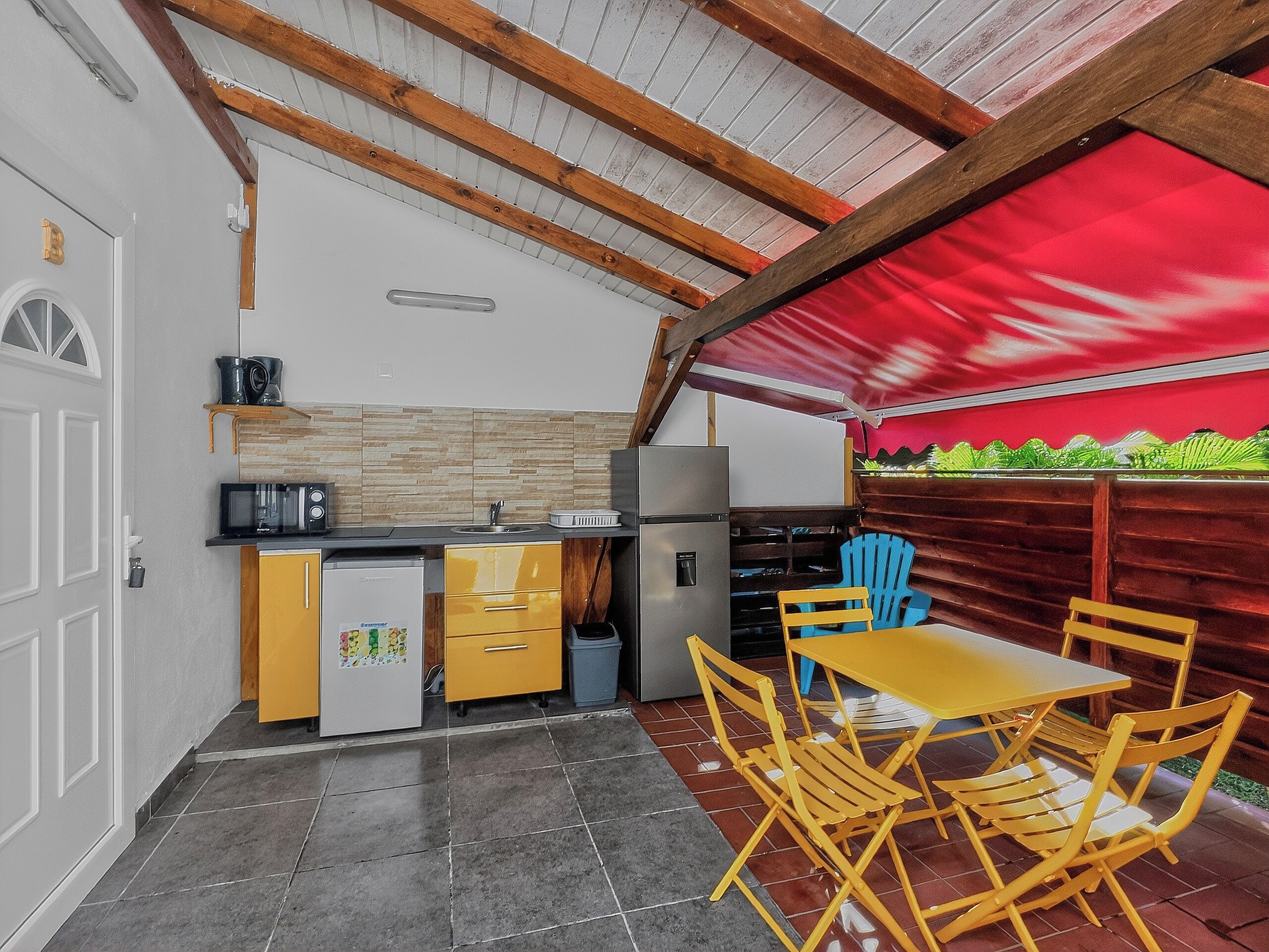 Bungalow, Balcony | Private kitchen | Fridge, microwave, stovetop, cookware/dishes/utensils