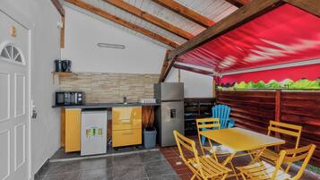 Bungalow, Balcony | Private kitchen | Fridge, microwave, stovetop, cookware/dishes/utensils