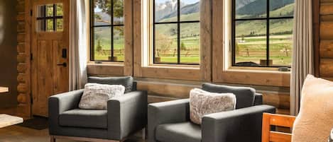 Comfort Cabin, Mountain View | Hypo-allergenic bedding available, blackout drapes, WiFi (free)