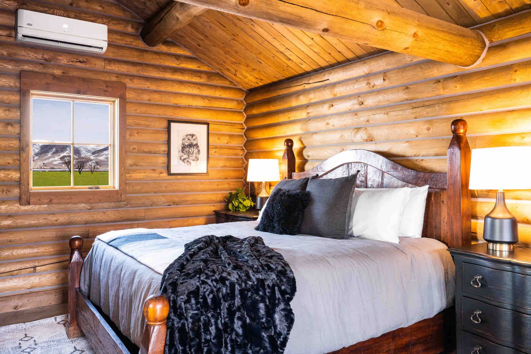 Blackout curtains, free WiFi