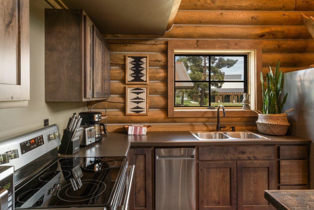 Deluxe House, Mountain View | Private kitchen | Microwave, coffee/tea maker, toaster, cookware/dishes/utensils