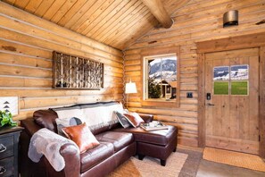 Standard Cabin, Mountain View | Living area